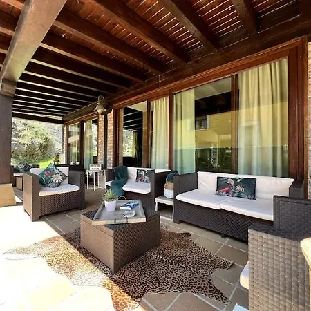 Secret Paradise, Stylish Host * Camargo