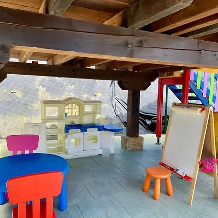 Secret Paradise, Stylish Host *