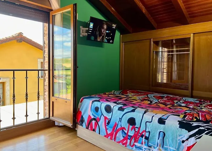 Secret Paradise, Stylish Host Camargo