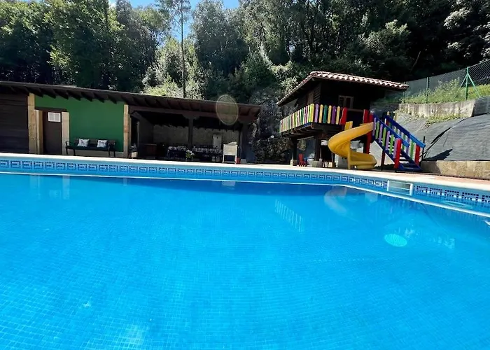 Secret Paradise, Stylish Host *