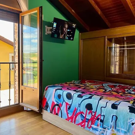 Secret Paradise, Stylish Host Camargo