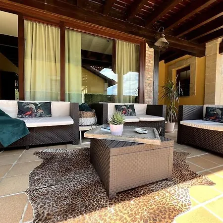 Tatil Evi Secret Paradise, Stylish Host