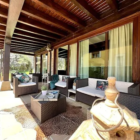 Tatil Evi Secret Paradise, Stylish Host *