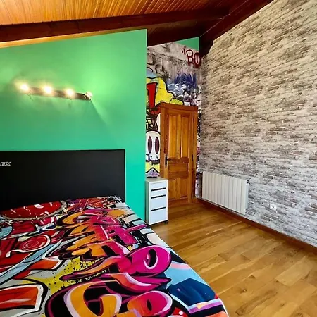 Secret Paradise, Stylish Host Camargo