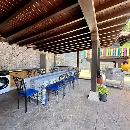 Secret Paradise, Stylish Host