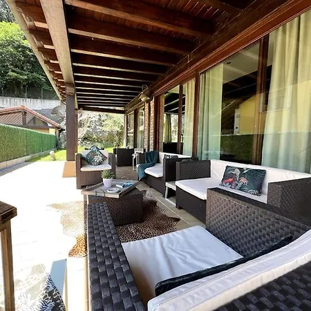 Secret Paradise, Stylish Host