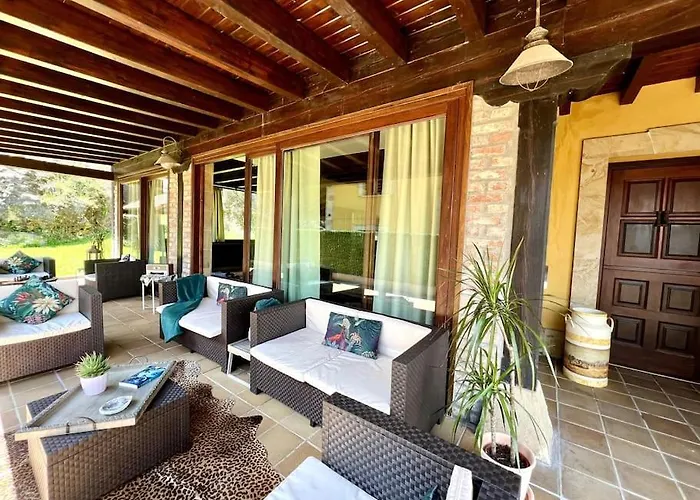 Secret Paradise, Stylish Host