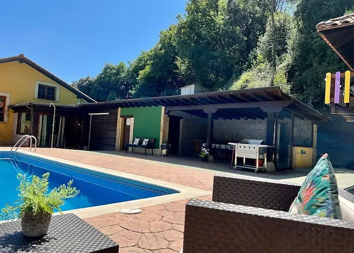 Secret Paradise, Stylish Host * Camargo