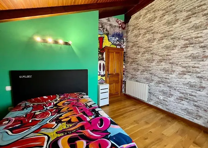 Secret Paradise, Stylish Host Camargo